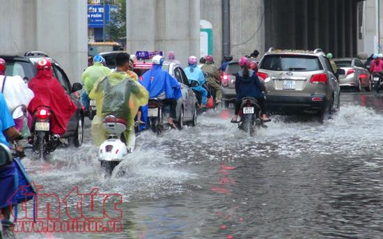 Hà Nội, cứ mưa lớn là ngập nặng nhiều nơi ảnh 2